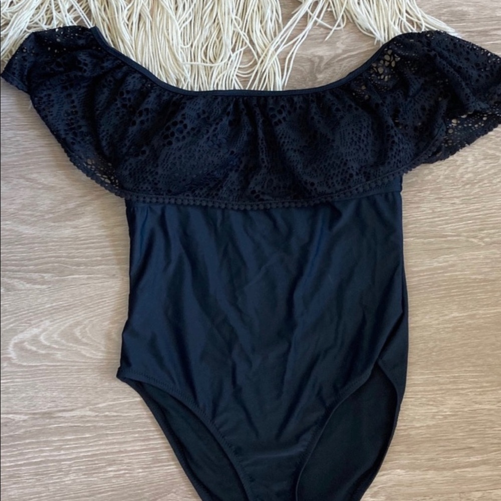 Bathing‎ Suit w/ Off-the-shoulder Ruffled Straps